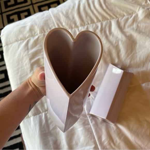 80’s Heart Vases - Picture 2 of 11